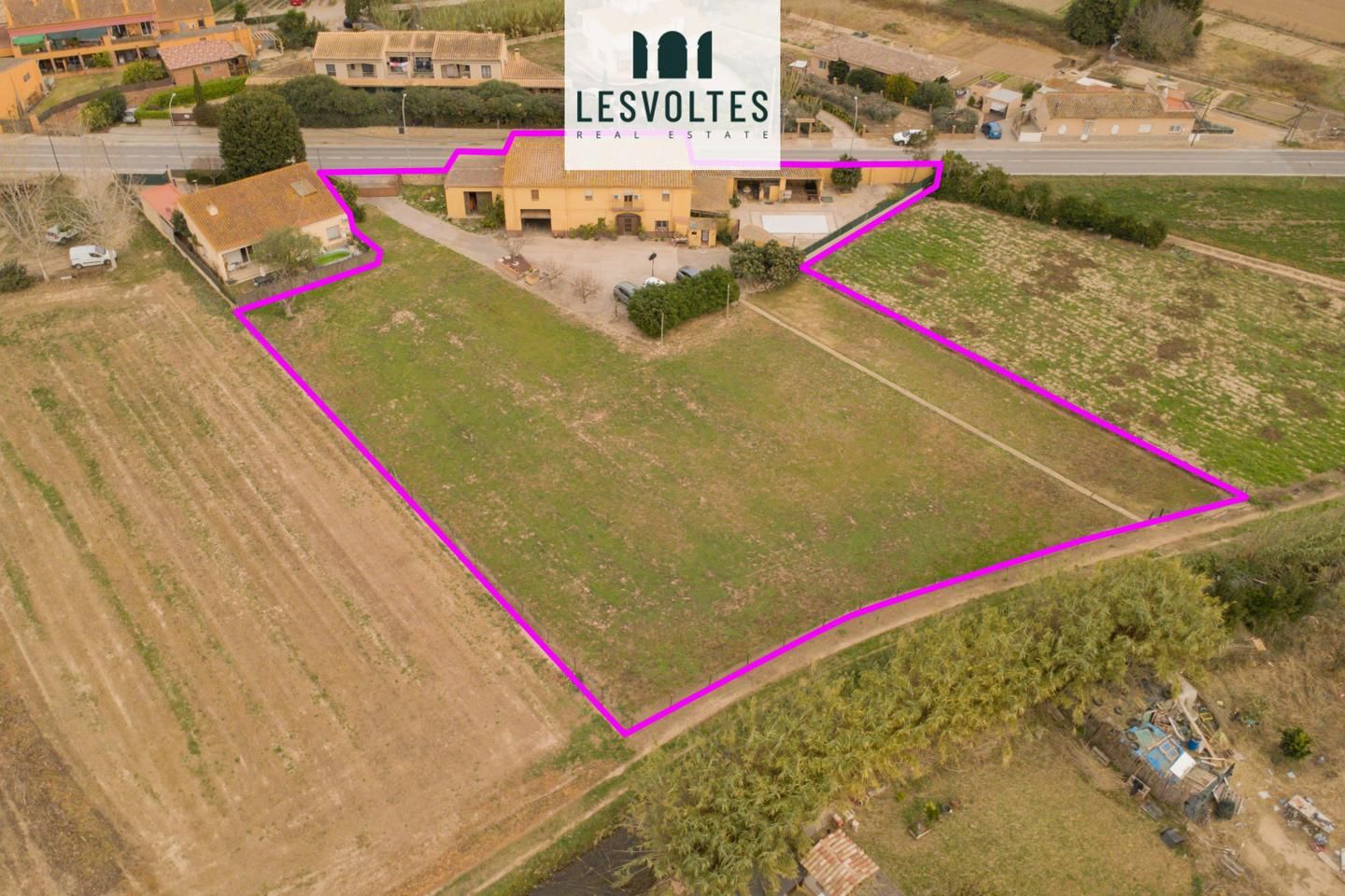 House or chalet for sale in Verges  with Air Conditioner, Private garden and Parquet flooring