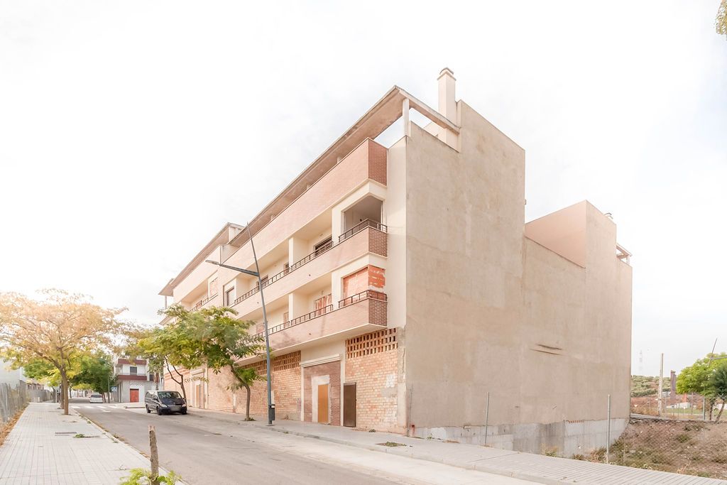 Vista exterior de Garatge en venda en Lucena