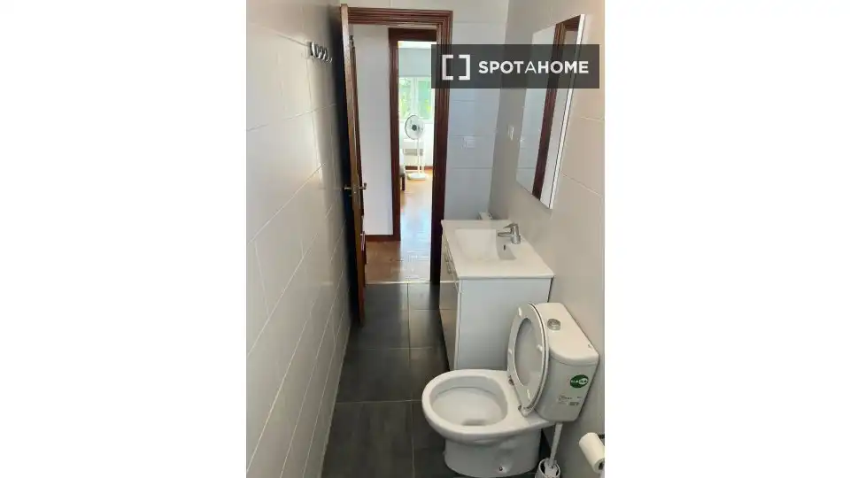 Baño de Piso de alquiler en Madrid con Aire acondicionado, Calefacción y Amueblado