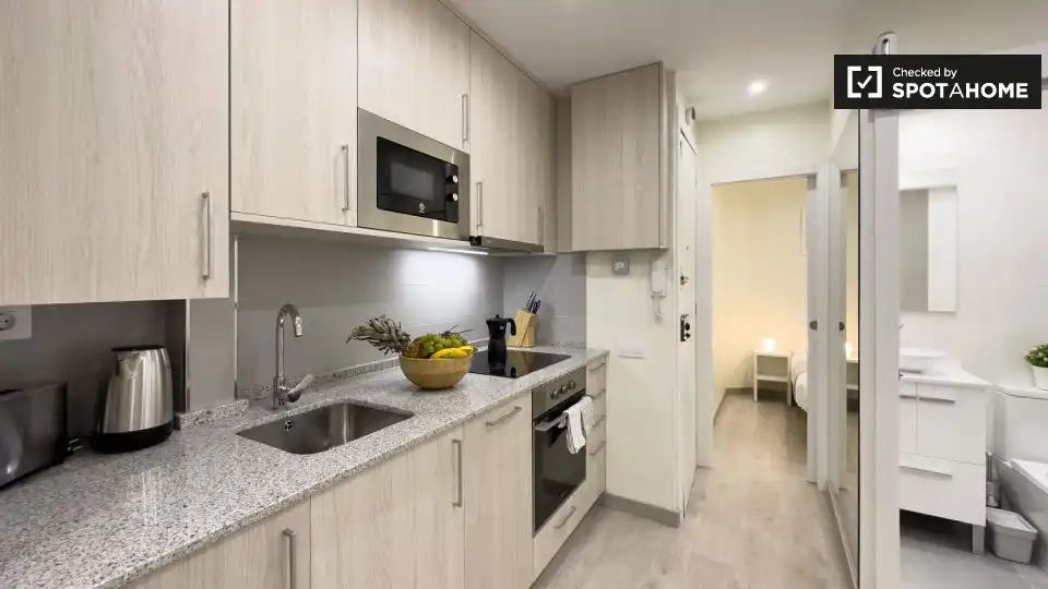 Cocina de Piso de alquiler en Barcelona con Aire acondicionado, Calefacción y Amueblado
