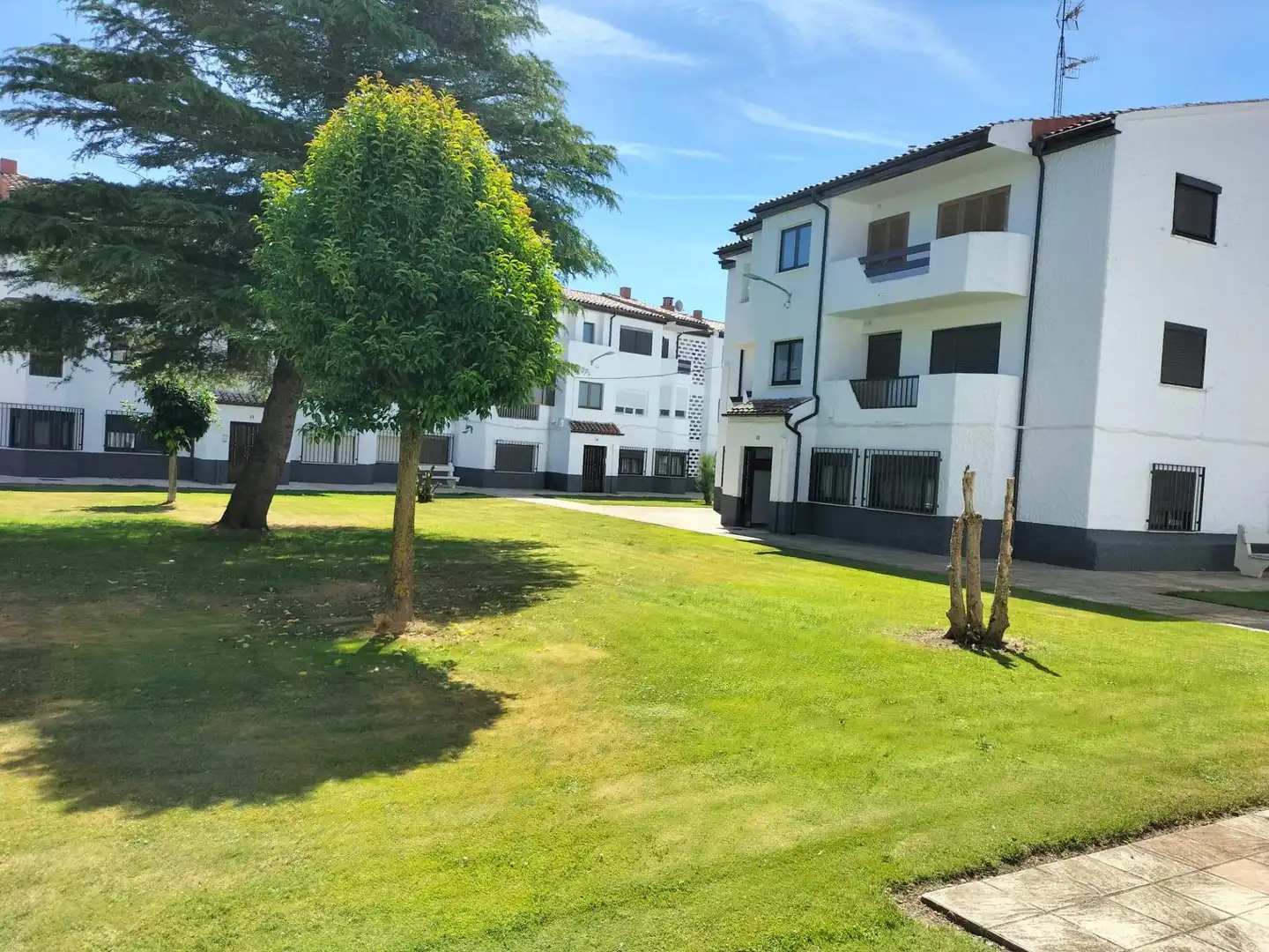 Vista exterior de Pis en venda en Villada amb Calefacció, Jardí privat i Terrassa