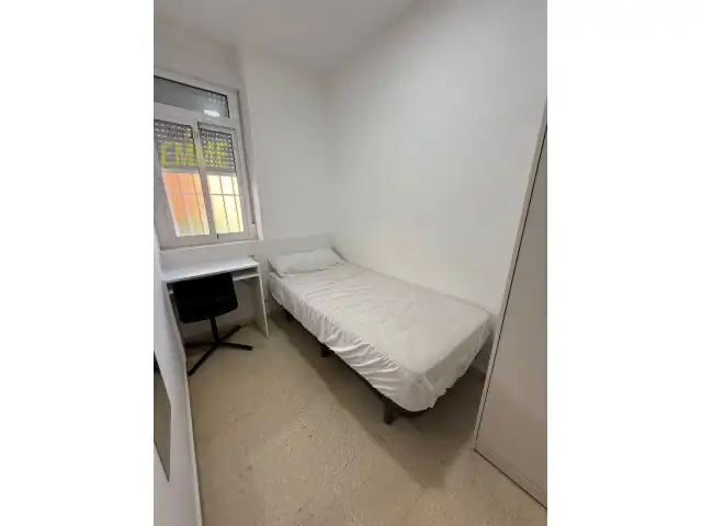 Habitación de Piso de alquiler en Málaga con Aire acondicionado, Terraza y Amueblado