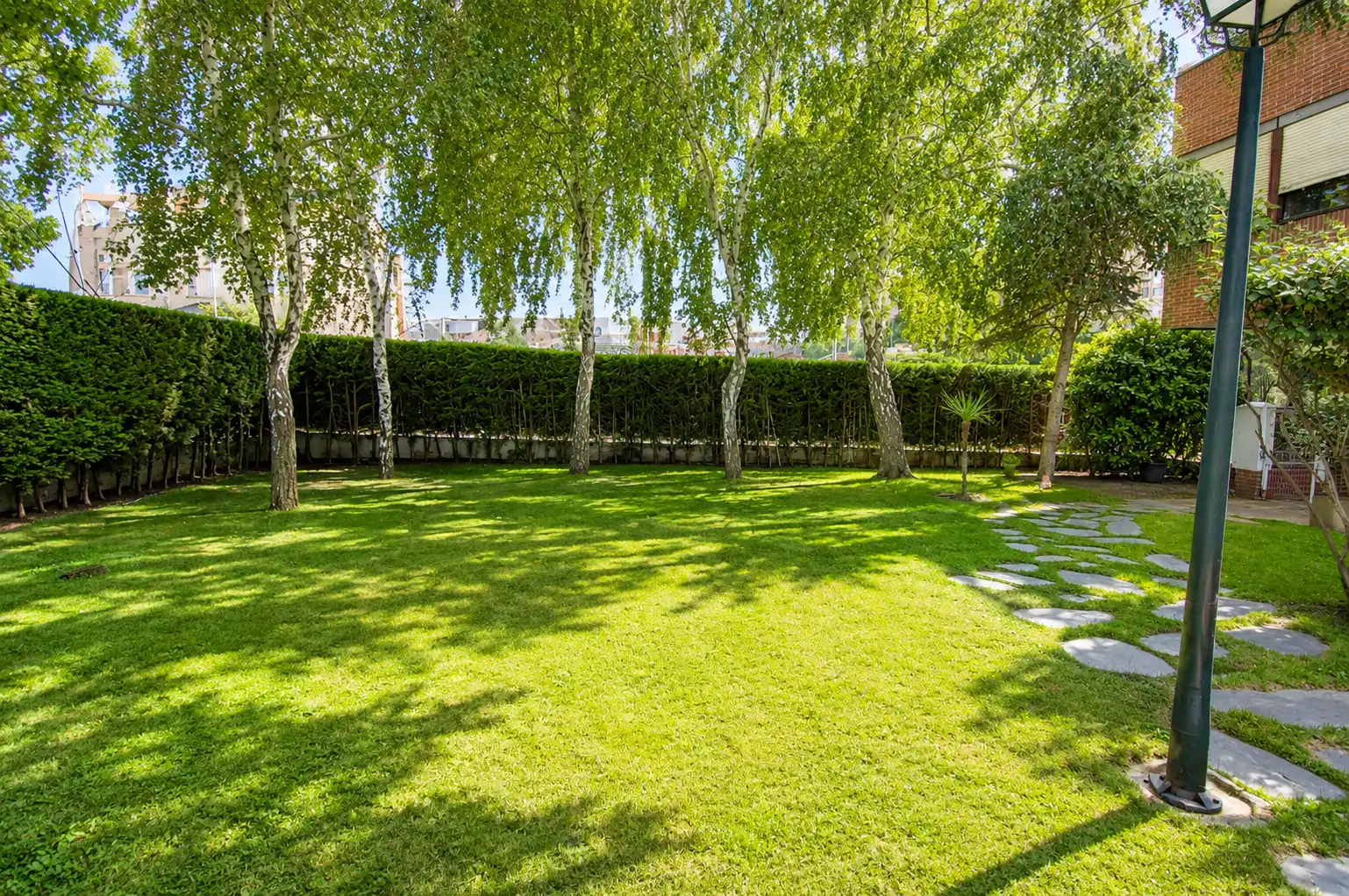 Jardí de Pis de lloguer en Madrid amb Aire condicionat, Calefacció i Moblat