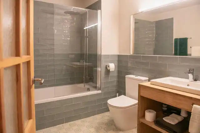 Bathroom of Flat for rent in Girona  with Heating, Terrace and Furnished