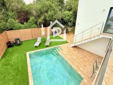 Xalet amb piscina en venda a Navarra