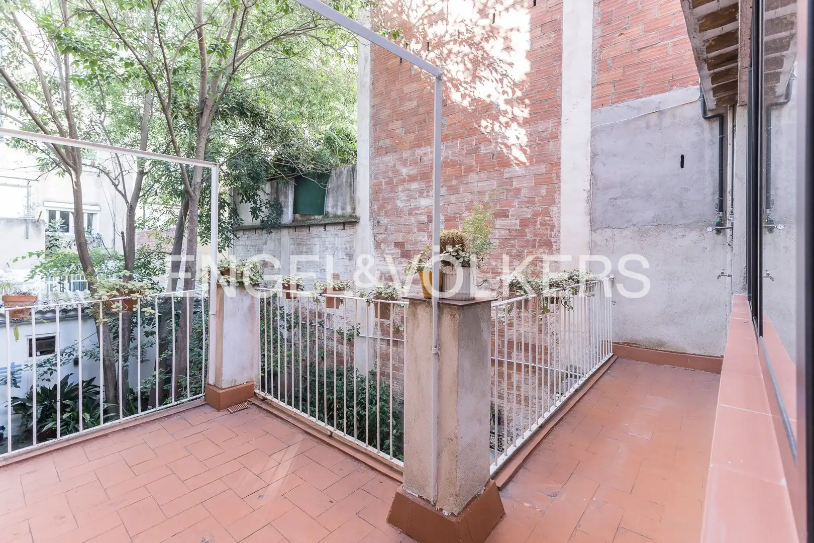 Vista exterior de Casa adosada en venta en Barcelona con Calefacción y Jardín privado