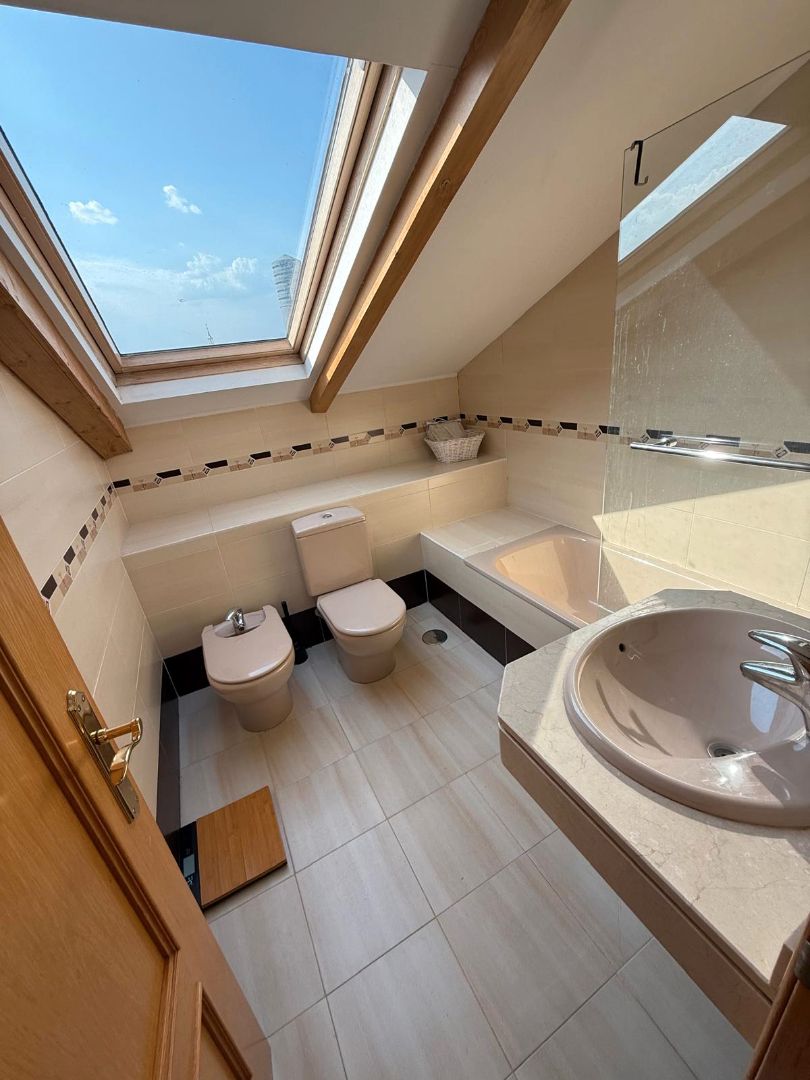 Bathroom of Duplex to rent in Galapagar  with Heating