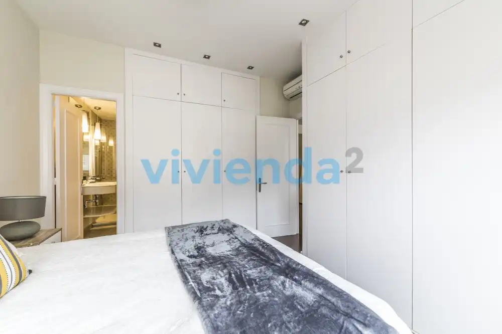 Schlafzimmer von Wohnung zur Miete in Madrid mit Klimaanlage und Heizung