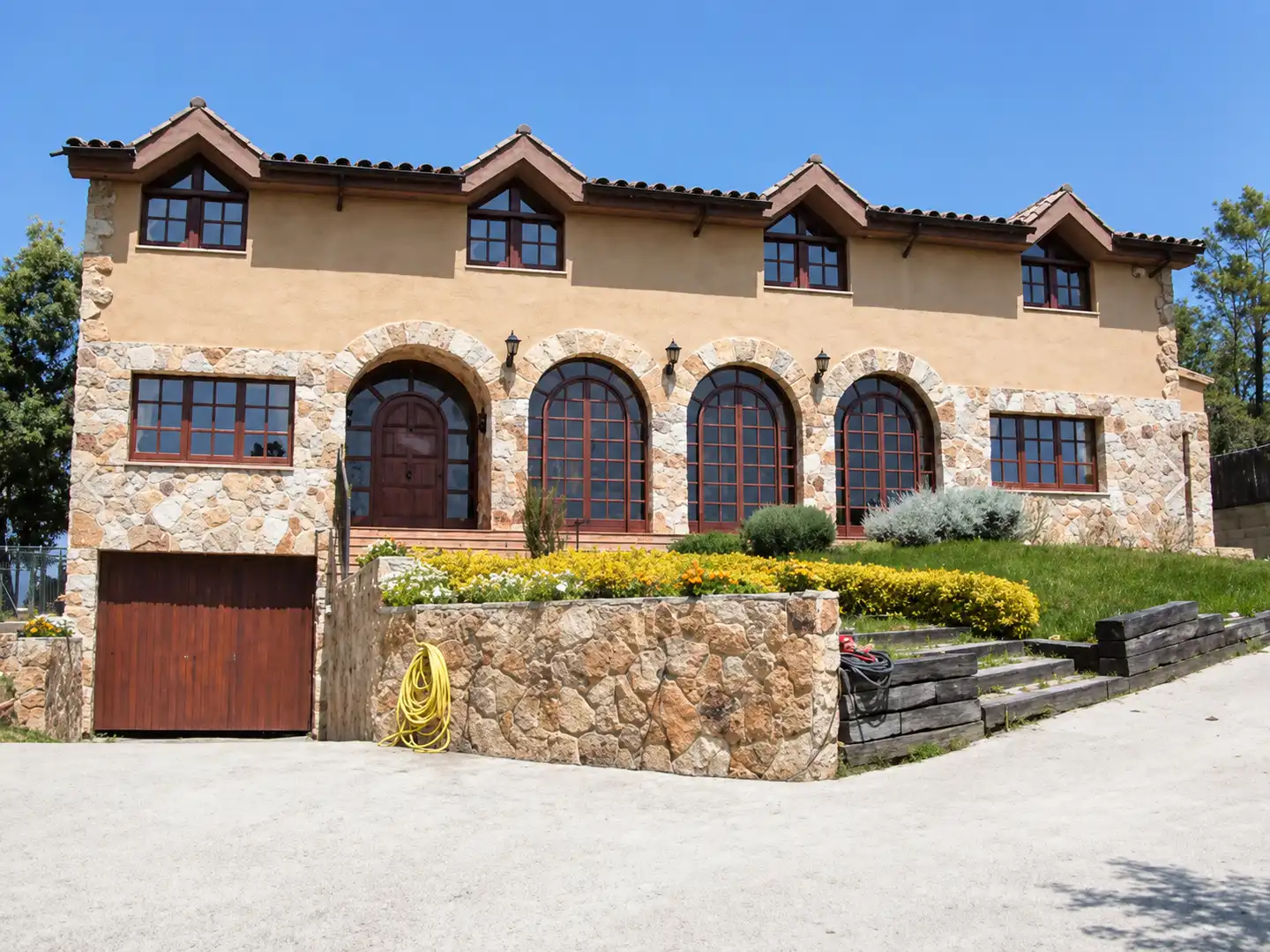 Vista exterior de Casa o chalet en venta en Montcada i Reixac con Calefacción y Jardín privado