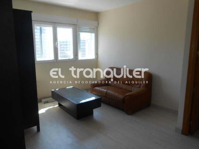 Sala de estar de Piso de alquiler en  Madrid Capital con Aire acondicionado, Parquet y Piscina