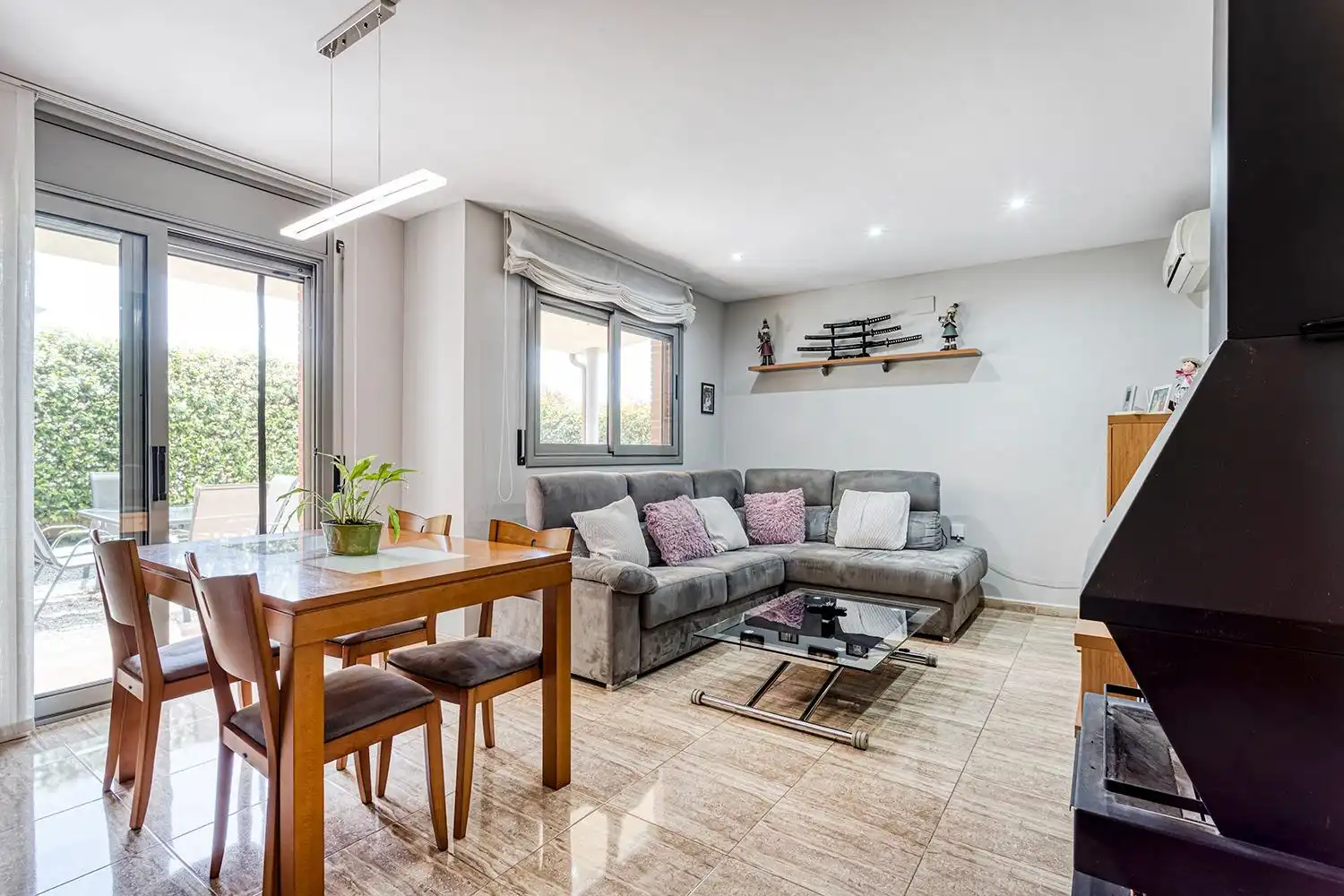 Living room of Detached homes for sale in La Torre de Claramunt  with Air Conditioner, Heating and Private garden