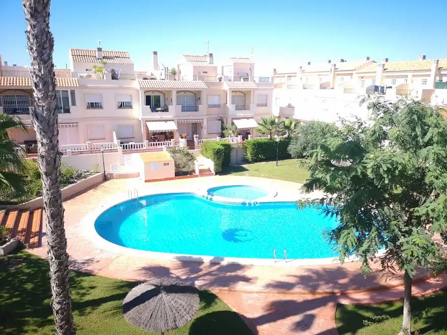 Schwimmbecken von Haus oder Chalet zum Verkauf in Santa Pola mit Klimaanlage, Privatgarten und Möbliert
