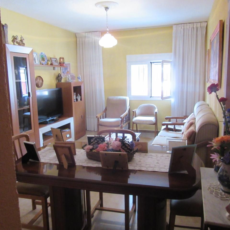 Sala d'estar de Planta baixa en venda en Tarancón amb Calefacció i Moblat