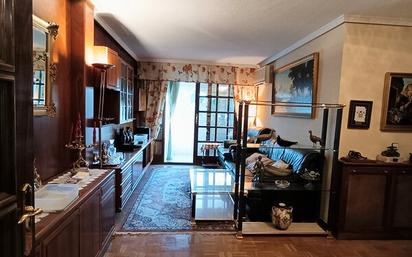 Sala d'estar de Pis en venda en  Madrid Capital amb Aire condicionat, Calefacció i Jardí privat