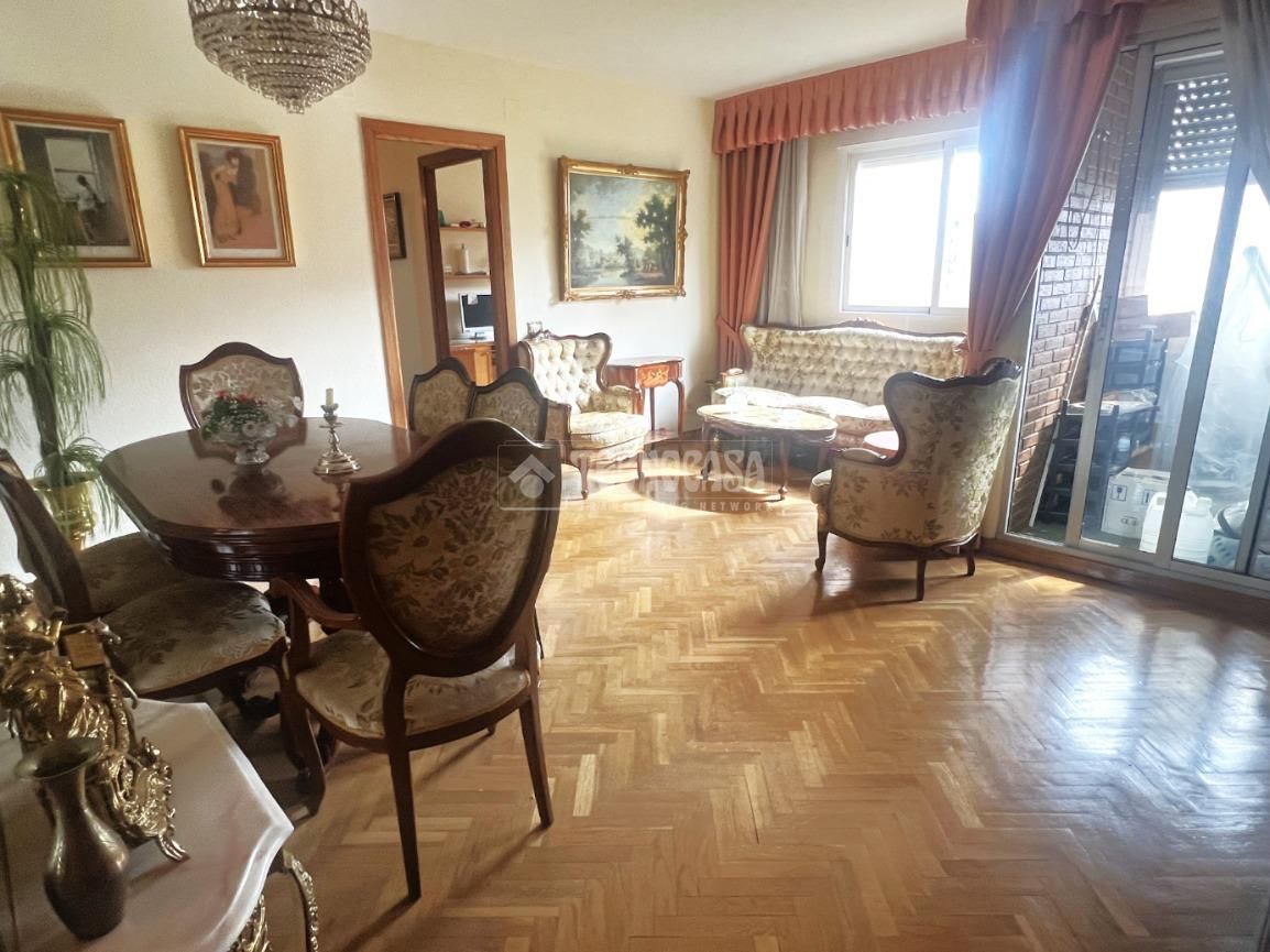 Living room of Flat for sale in  Madrid Capital  with Air Conditioner, Heating and Parquet flooring