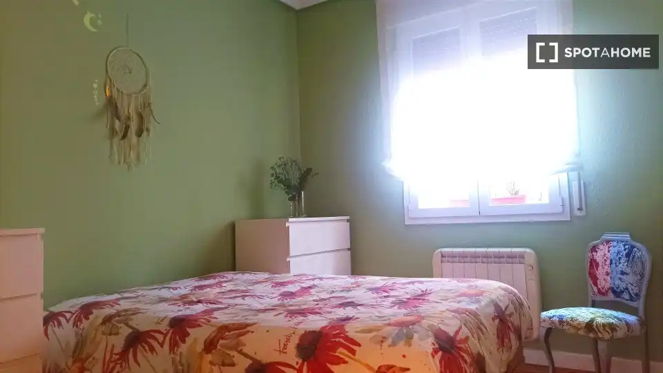 Bedroom of Flat for share in Bilbao   with Air Conditioner, Heating and Terrace