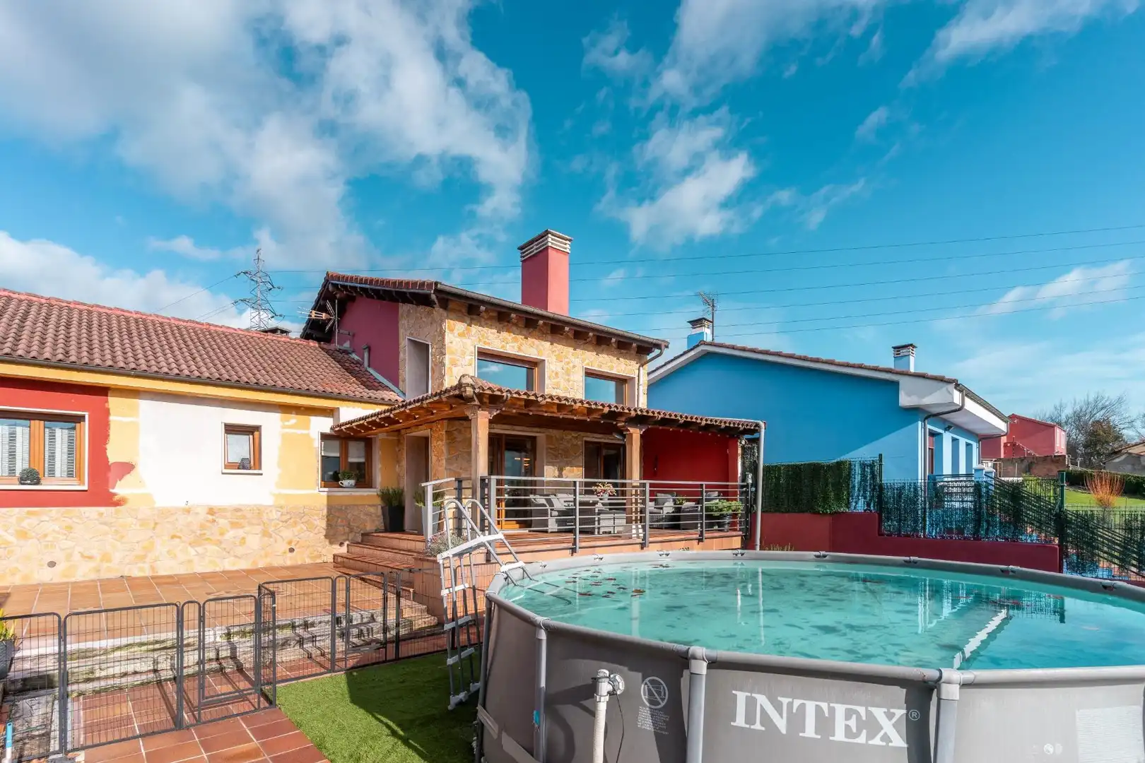 Vista exterior de Casa o xalet en venda en Langreo amb Calefacció, Jardí privat i Terrassa