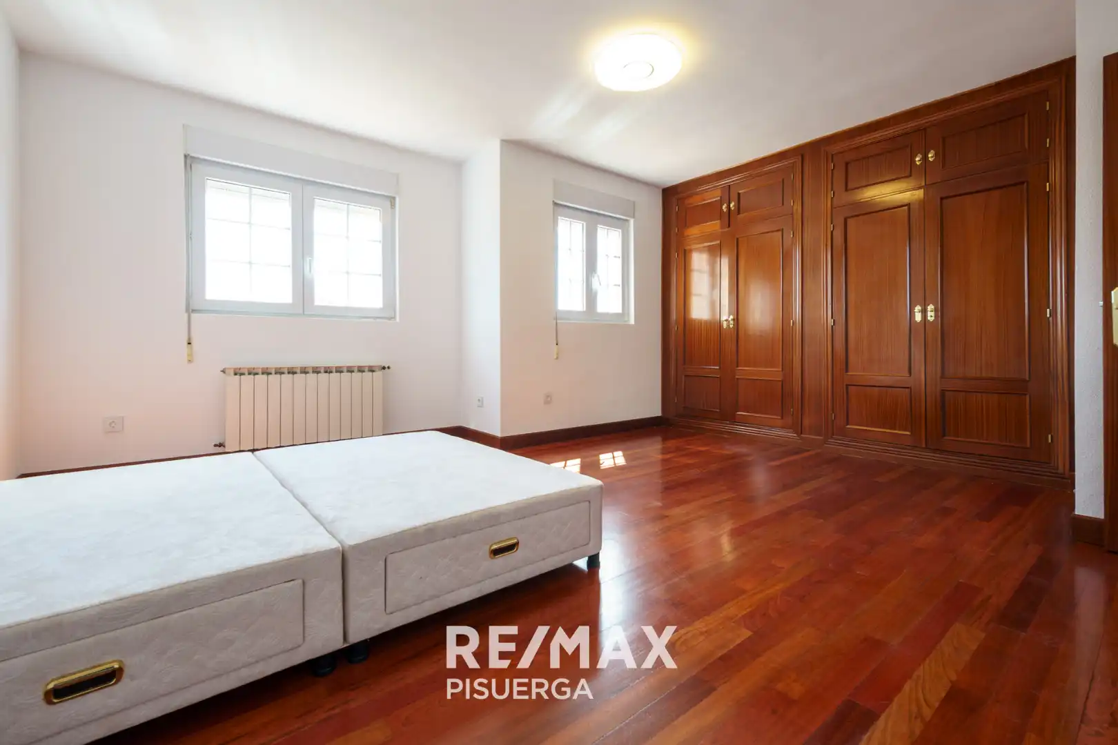 Casa o xalet en venda en Fuensaldaña amb Jardí privat i Traster