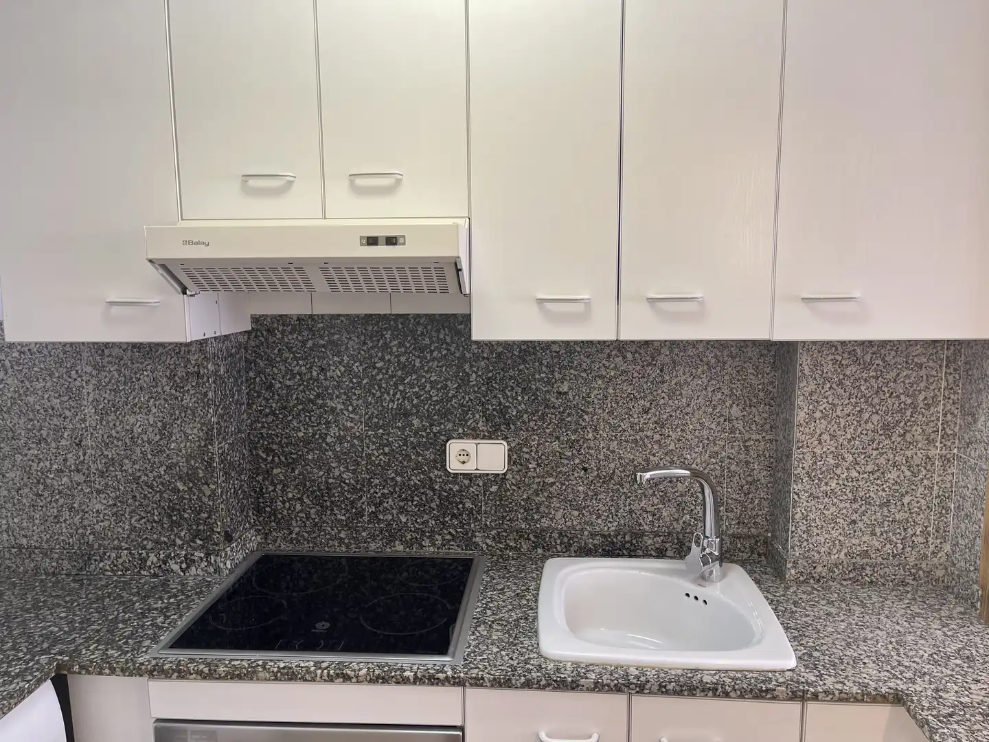 Mini appartamento con piscina in affitto a Passeig de Jaume I 21, imagen 6
