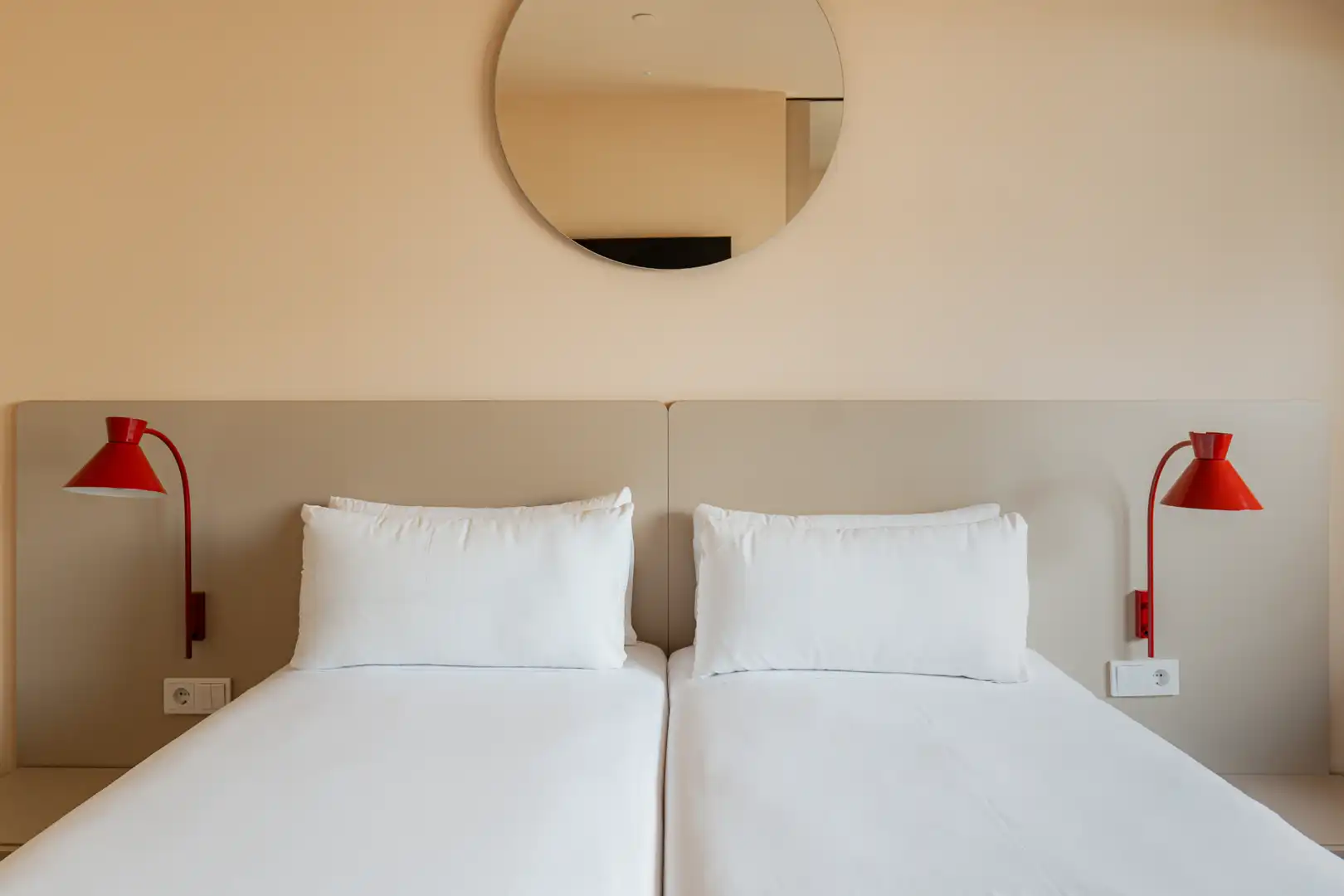 Dormitori de Apartament de lloguer en  Pamplona / Iruña amb Moblat, Microones i TV