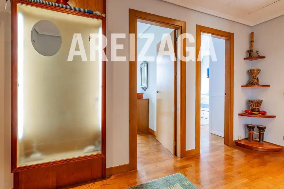 Piso en venta en Donostia - San Sebastián  con Calefacción, Terraza y Trastero