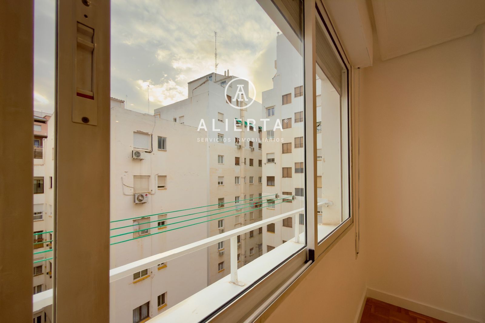 Habitación de Piso de alquiler en  Zaragoza Capital con Calefacción y Terraza