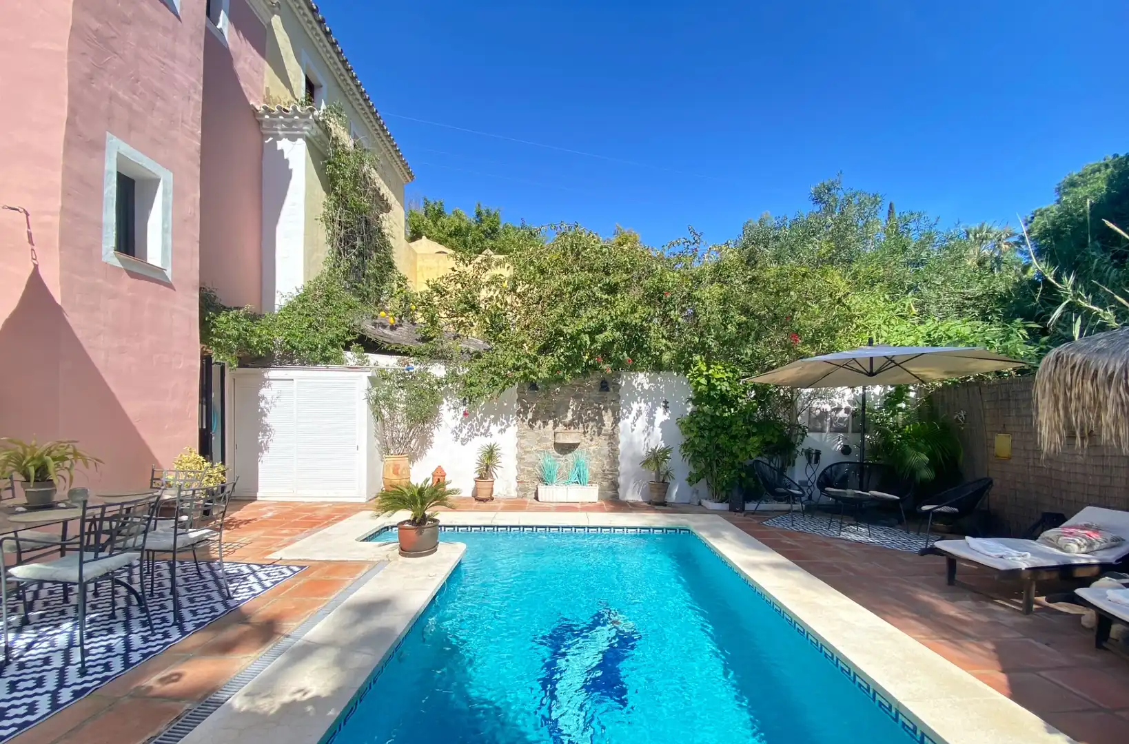 Piscina de Casa adosada en venta en Marbella con Jardín privado, Terraza y Piscina