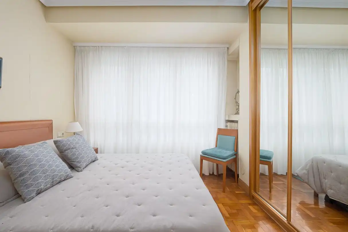Habitación de Piso en venta en Donostia - San Sebastián  con Calefacción, Trastero y Amueblado