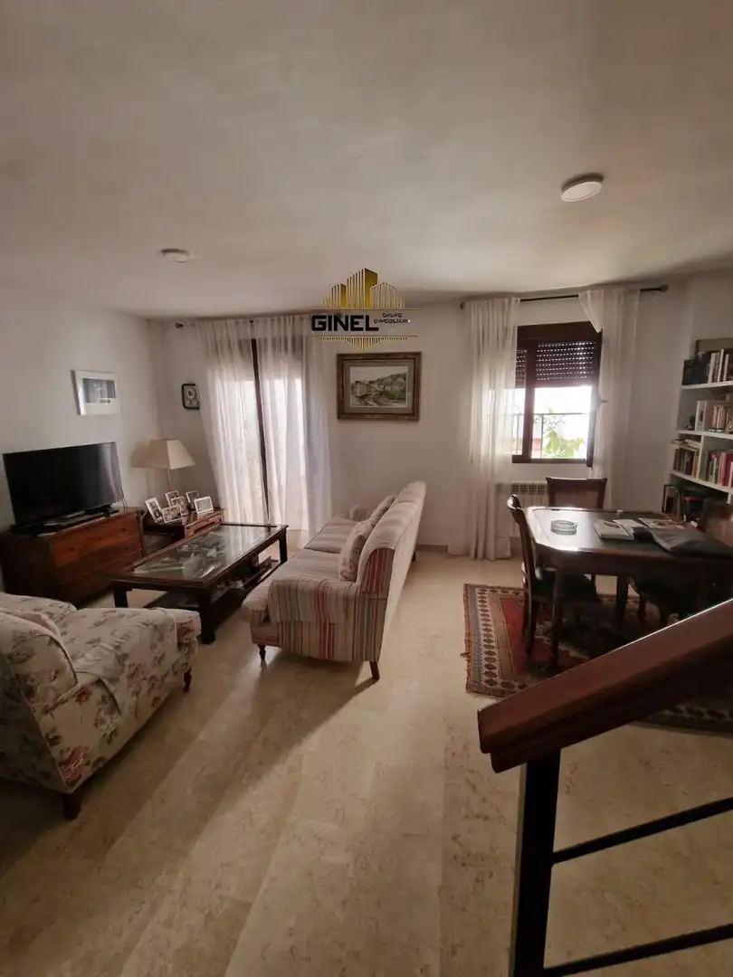 Sala de estar de Casa adosada de alquiler en Jaén con Aire acondicionado, Calefacción y Terraza