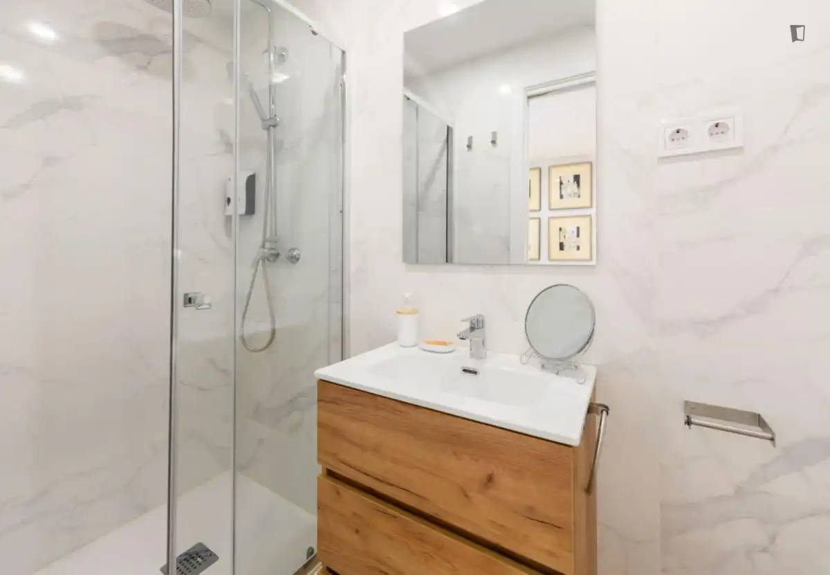 Baño de Apartamento de alquiler en Madrid con Aire acondicionado, Calefacción y Amueblado