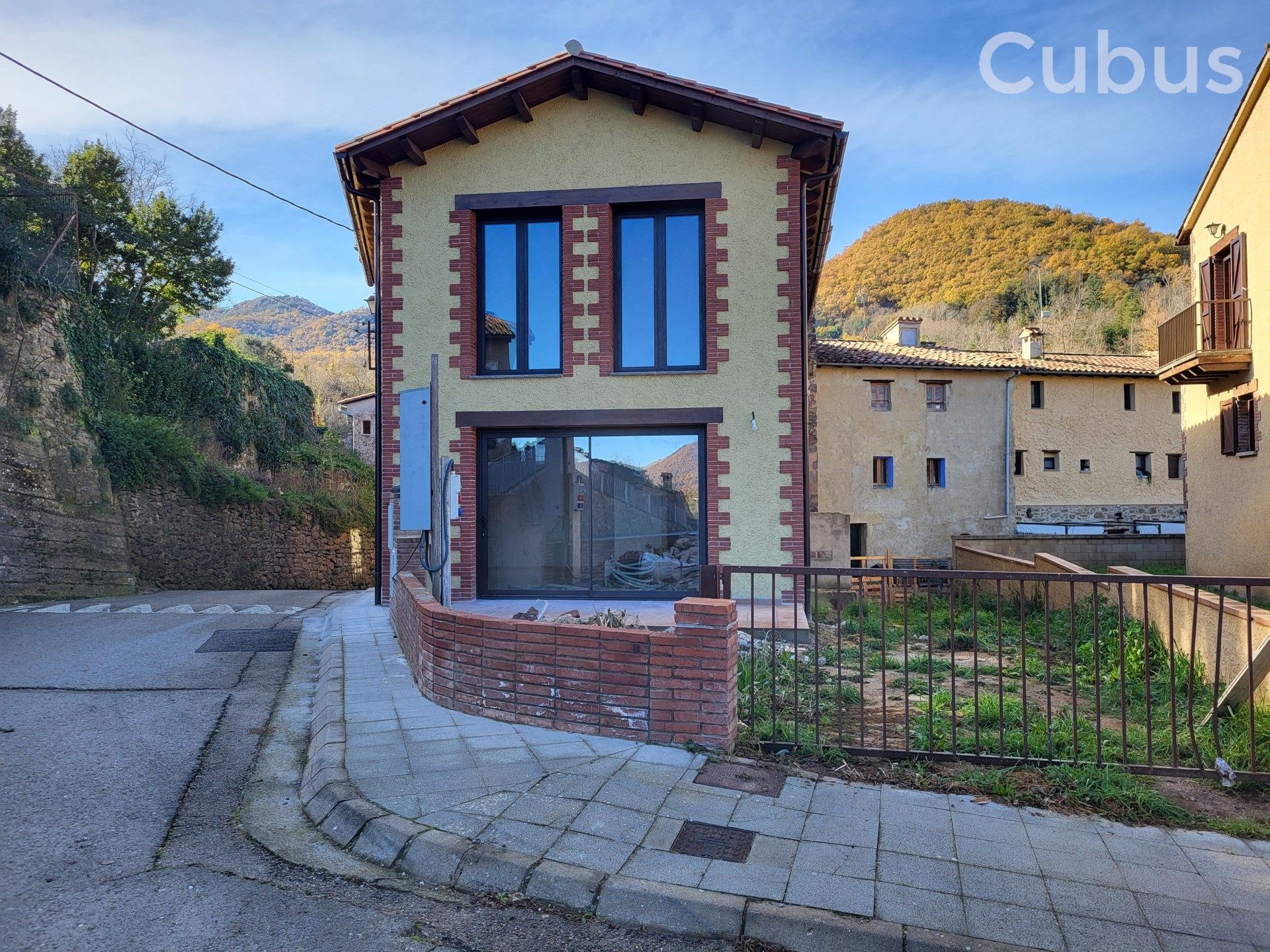 Vista exterior de Finca rústica en venda en Riudaura amb Calefacció