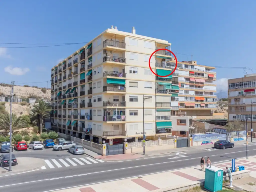 Vista exterior de Apartamento en venta en El Campello con Aire acondicionado, Terraza y Amueblado