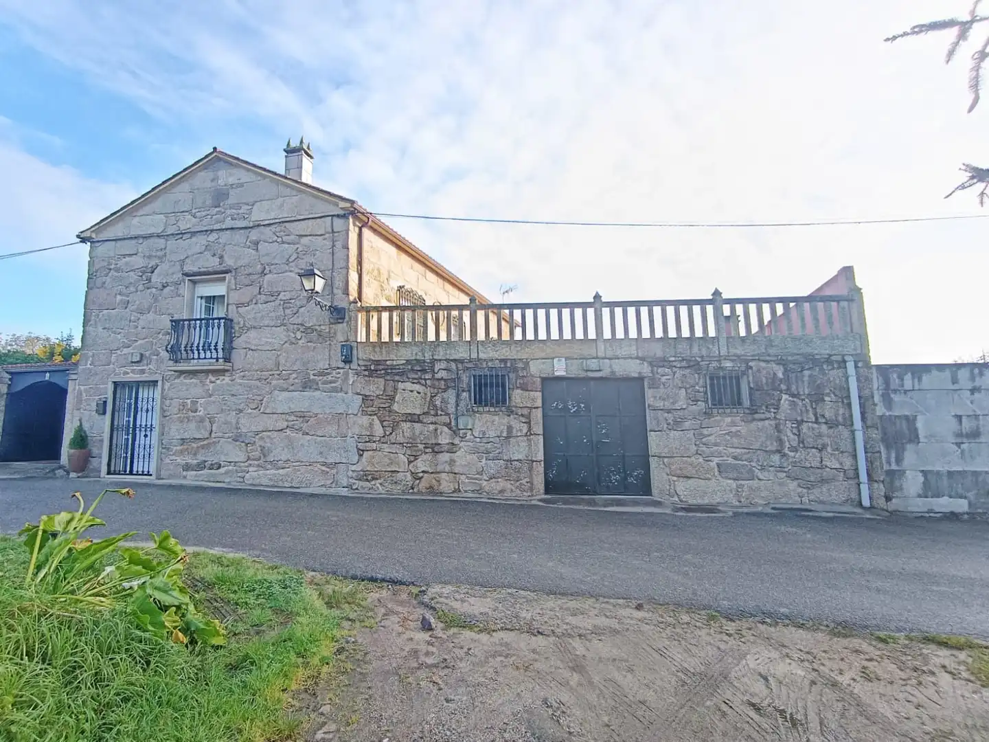 Vista exterior de Casa o xalet en venda en Cambados amb Calefacció, Terrassa i Traster