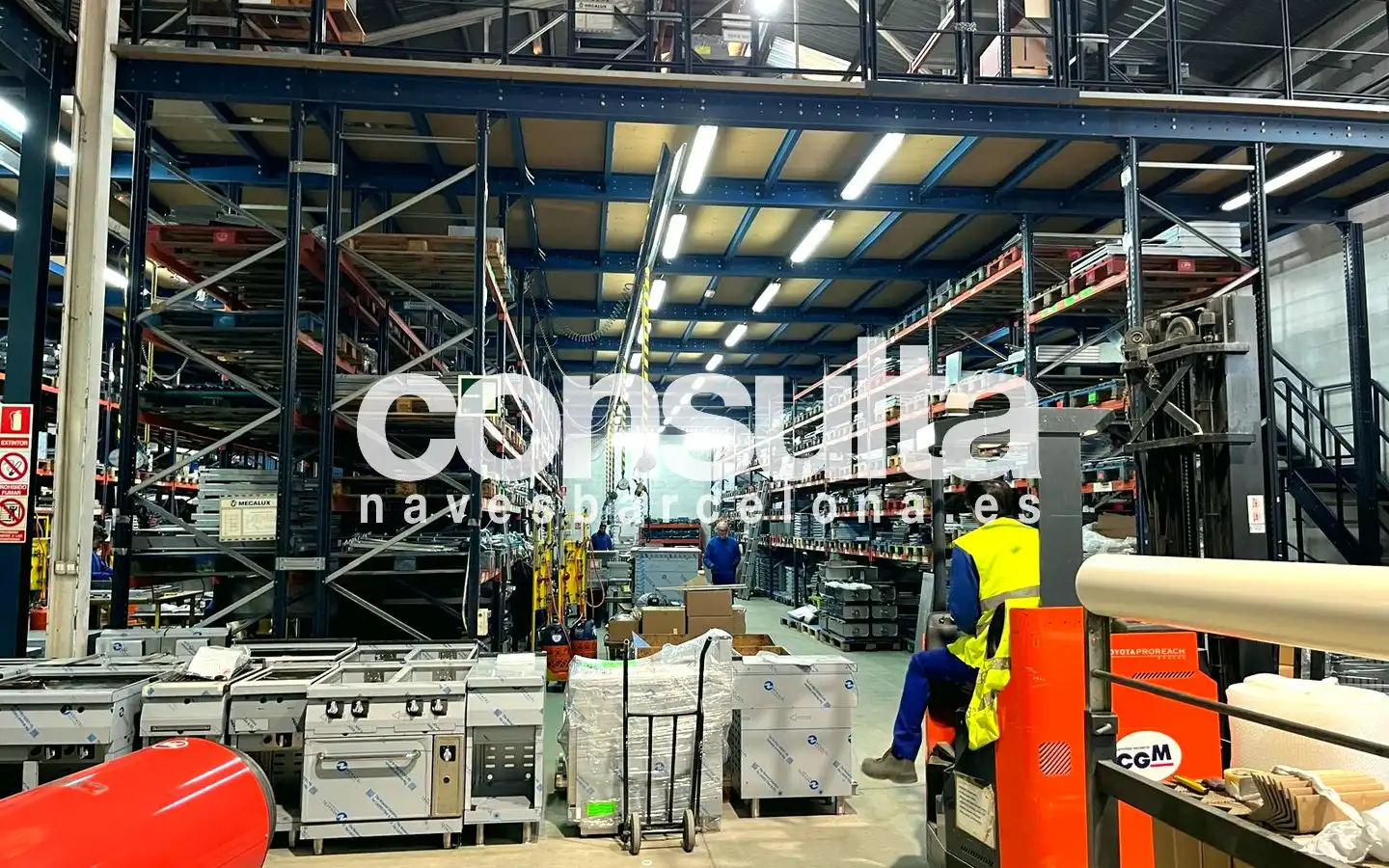Nau industrial en venda en Montcada i Reixac