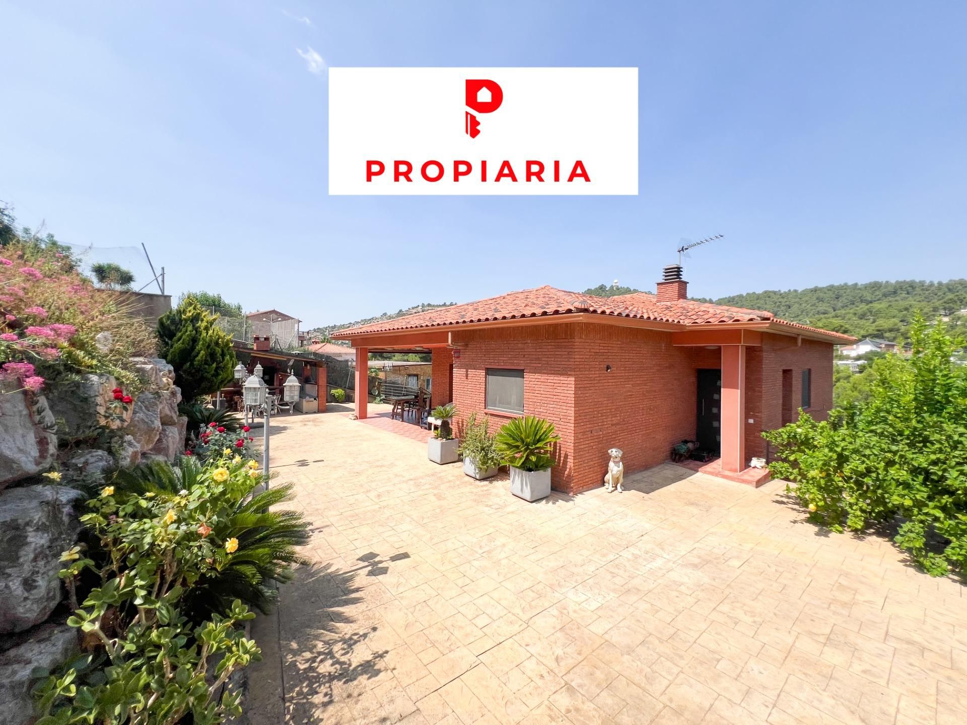 Vista exterior de Casa o xalet en venda en Vallirana amb Calefacció, Jardí privat i Terrassa