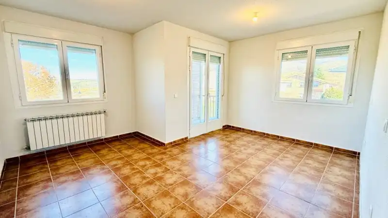 Sala de estar de Dúplex en venta en El Espinar con Calefacción, Jardín privado y Terraza