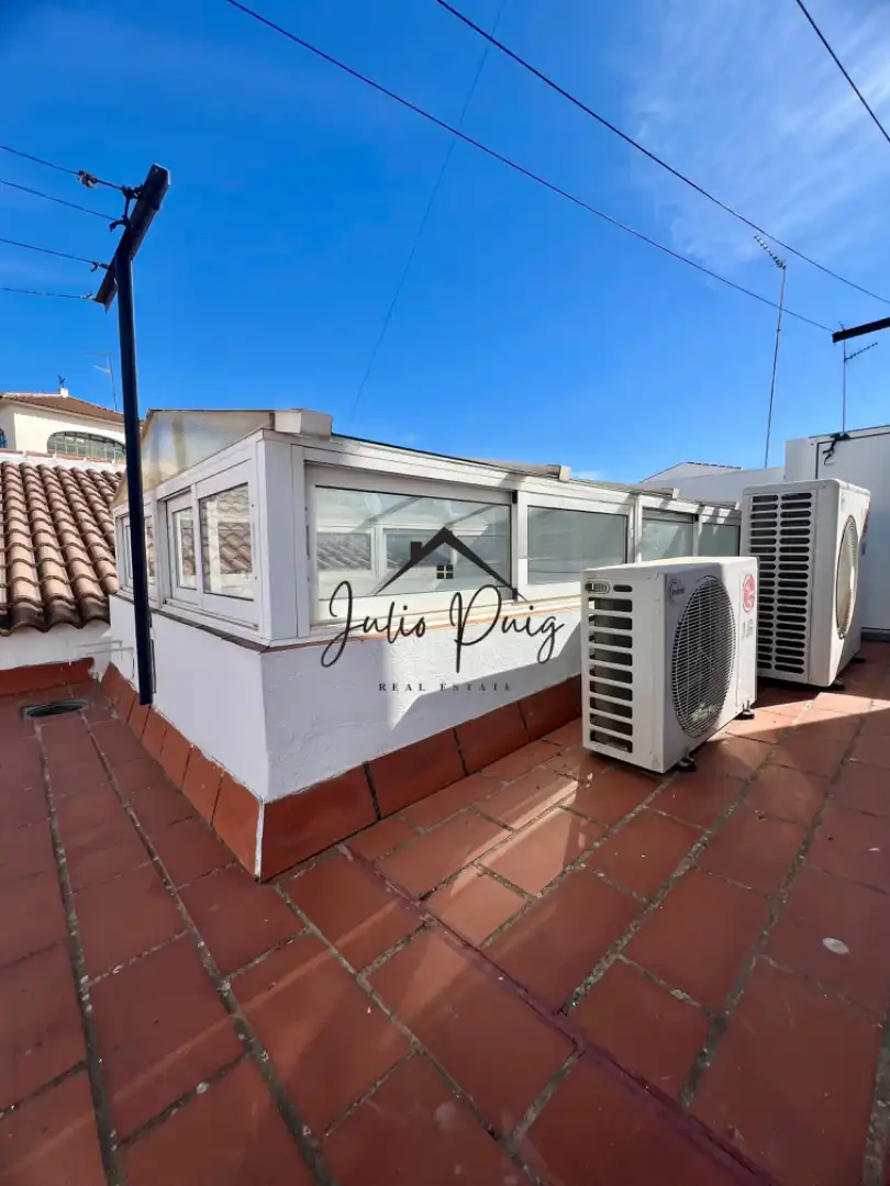 Vista exterior de Casa o xalet en venda en Villamanrique de la Condesa amb Aire condicionat, Traster i Moblat
