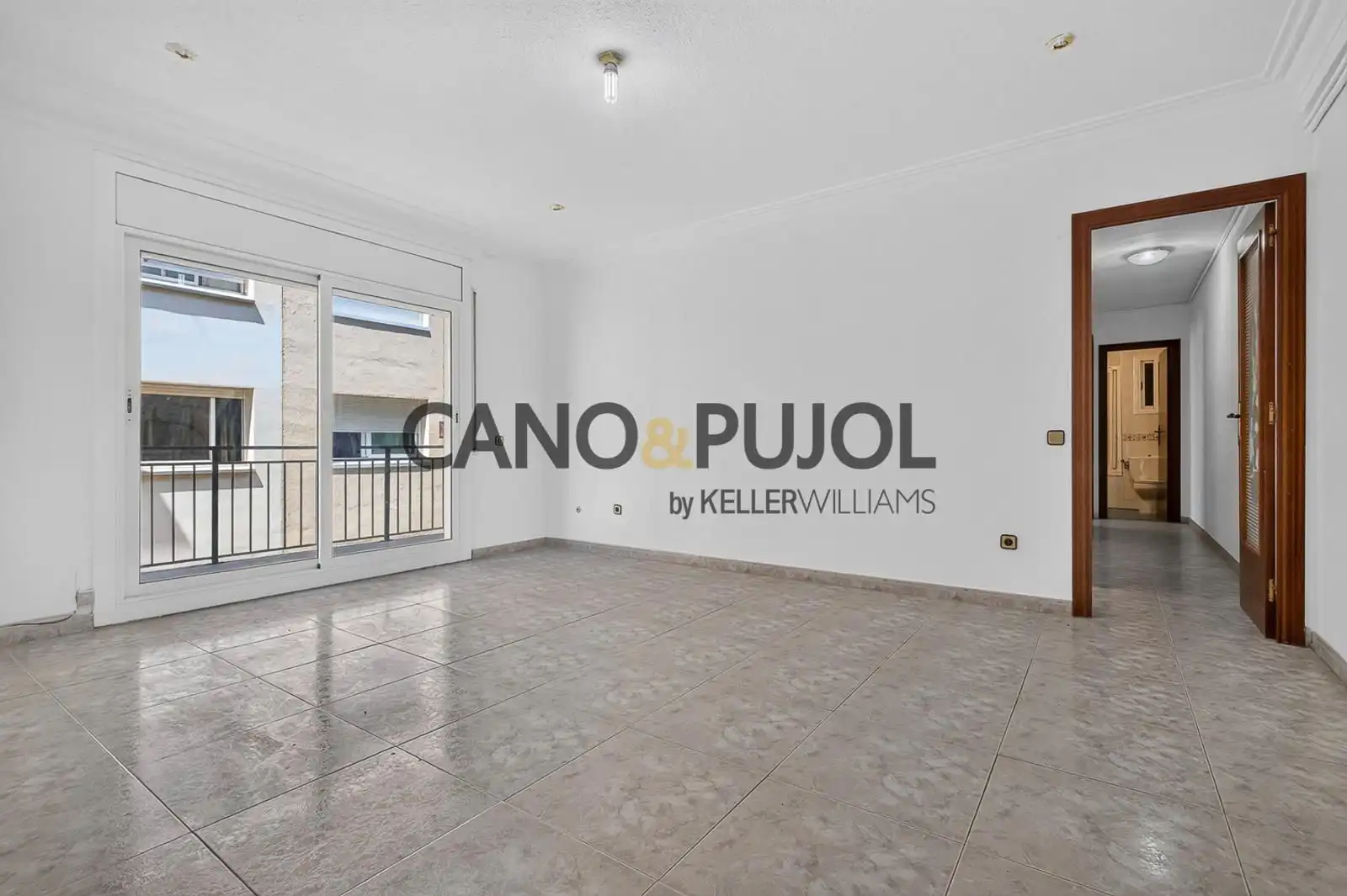Sala de estar de Piso en venta en Palau-solità i Plegamans con Calefacción y Terraza
