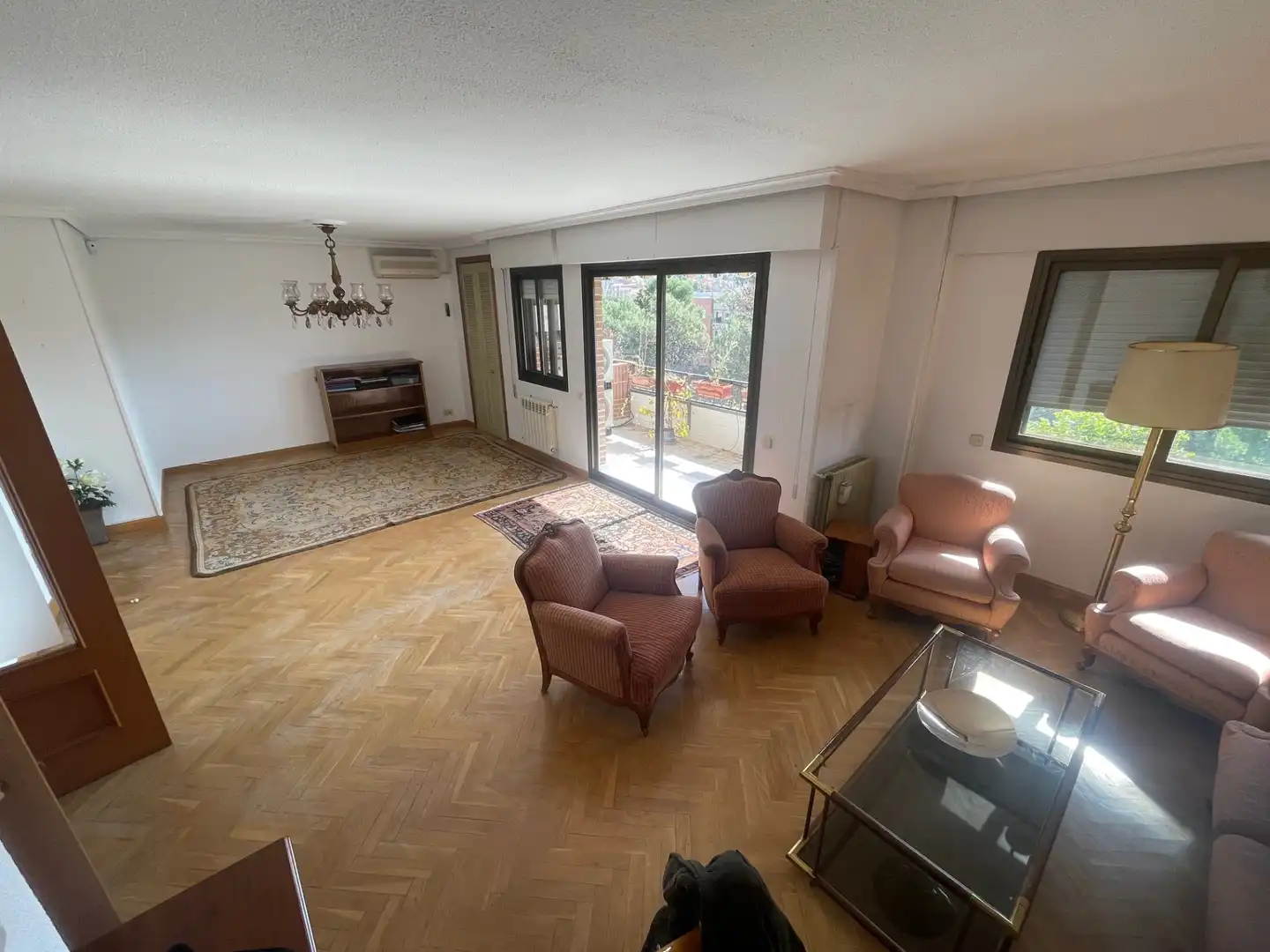 Sala de estar de Ático en venta en Pozuelo de Alarcón con Aire acondicionado, Calefacción y Jardín privado