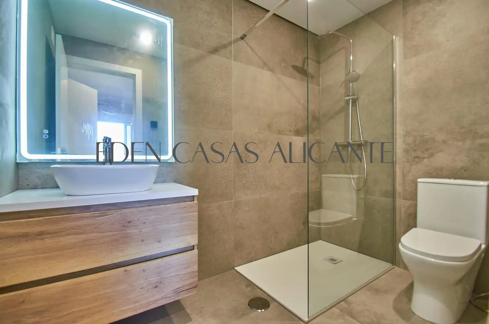 Piso con terraza en venta en Avenida PINTOR FERNANDO SORIA, imagen 17