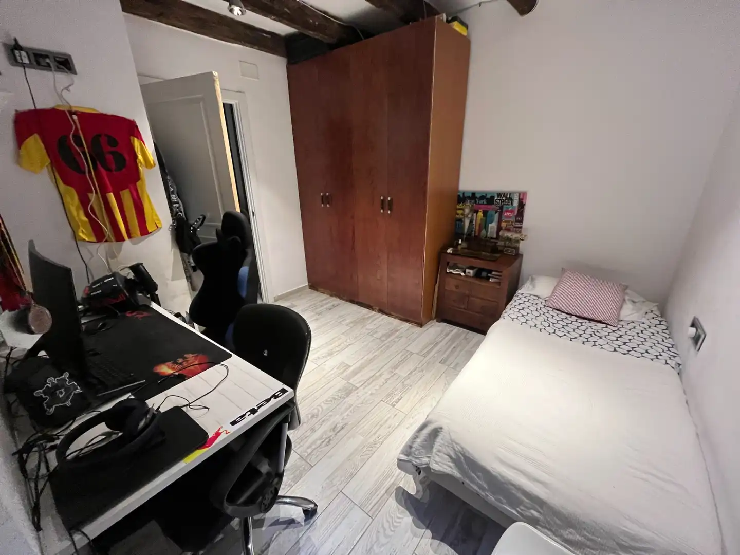 Habitación de Casa adosada en venta en Manlleu con Calefacción, Jardín privado y Parquet