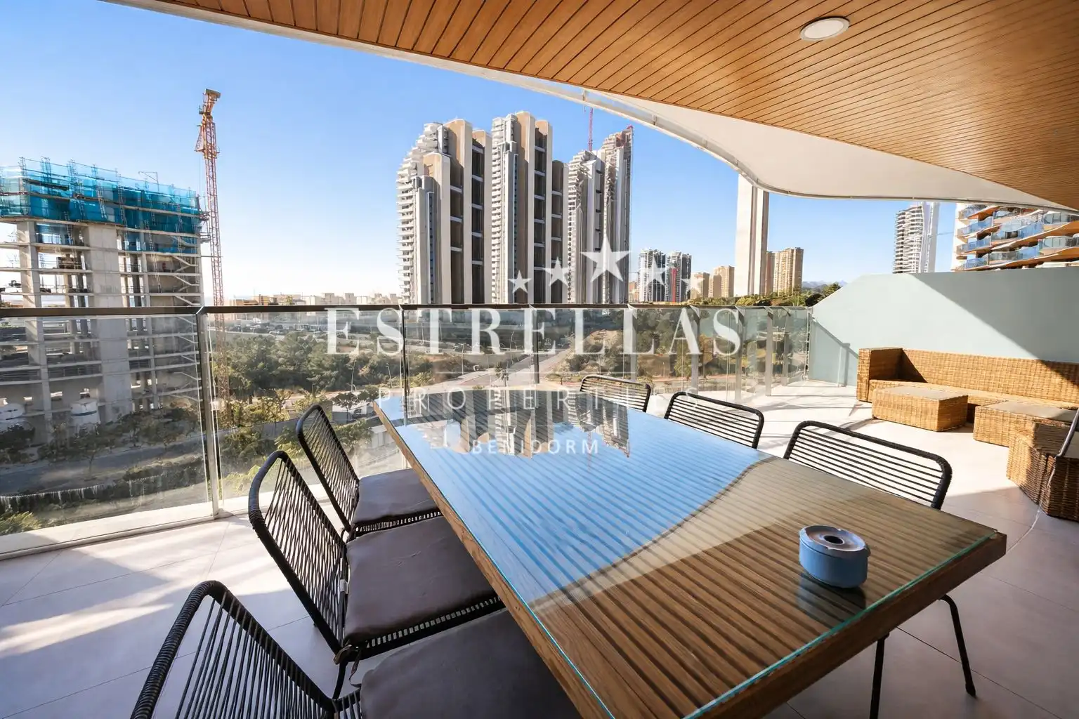 Appartement compact avec piscine à vendre à Playa de Poniente