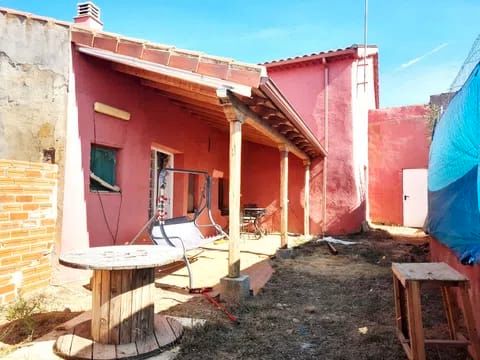 Vista exterior de Casa o xalet en venda en Pozuelo de la Orden amb Jardí privat, Terrassa i Traster