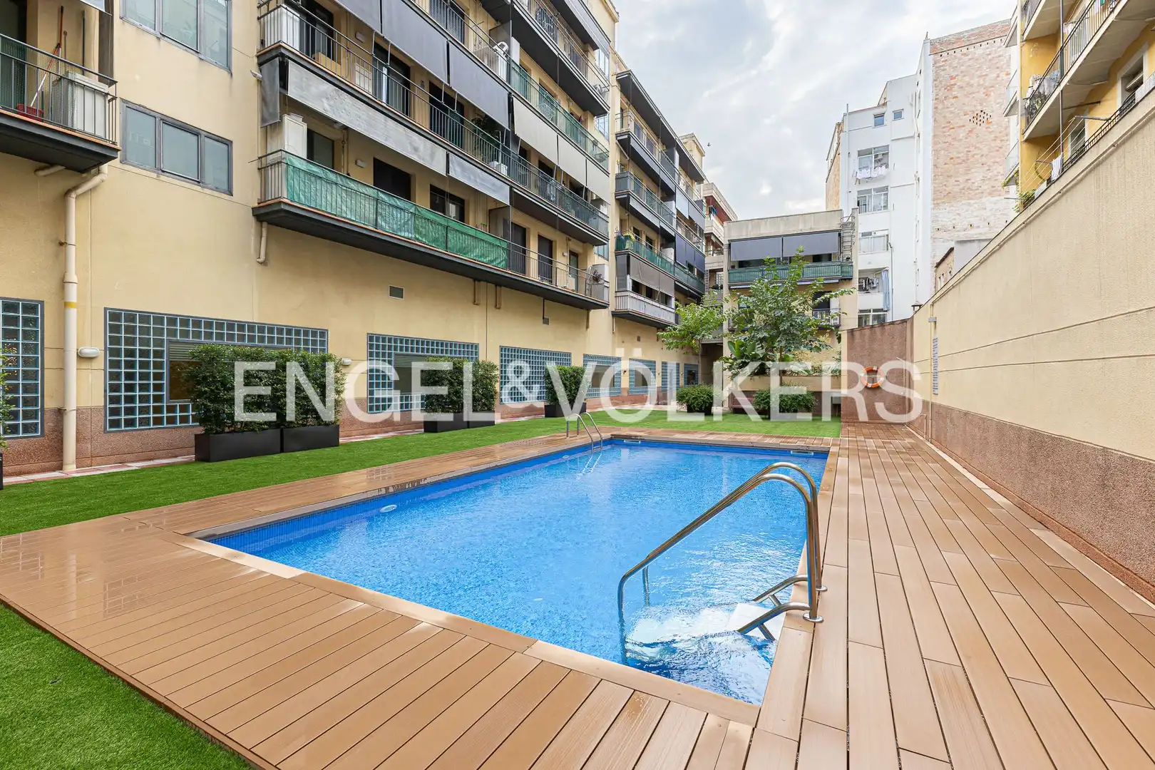 Piscina de Piso de alquiler en Barcelona con Aire acondicionado, Calefacción y Parquet