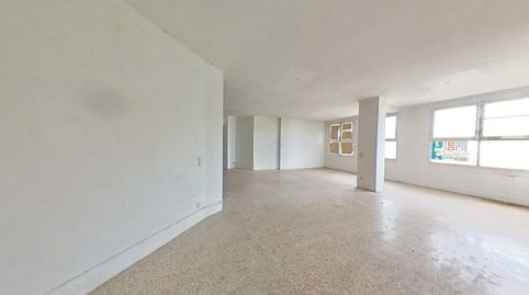 Compra o alquila este local comercial en la mejor zona de Cervera, imatge 2