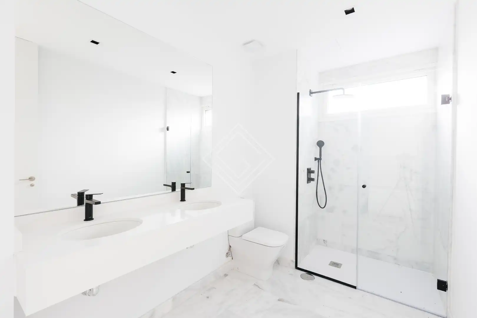 Baño de Dúplex en venta en Madrid con Aire acondicionado, Terraza y Trastero