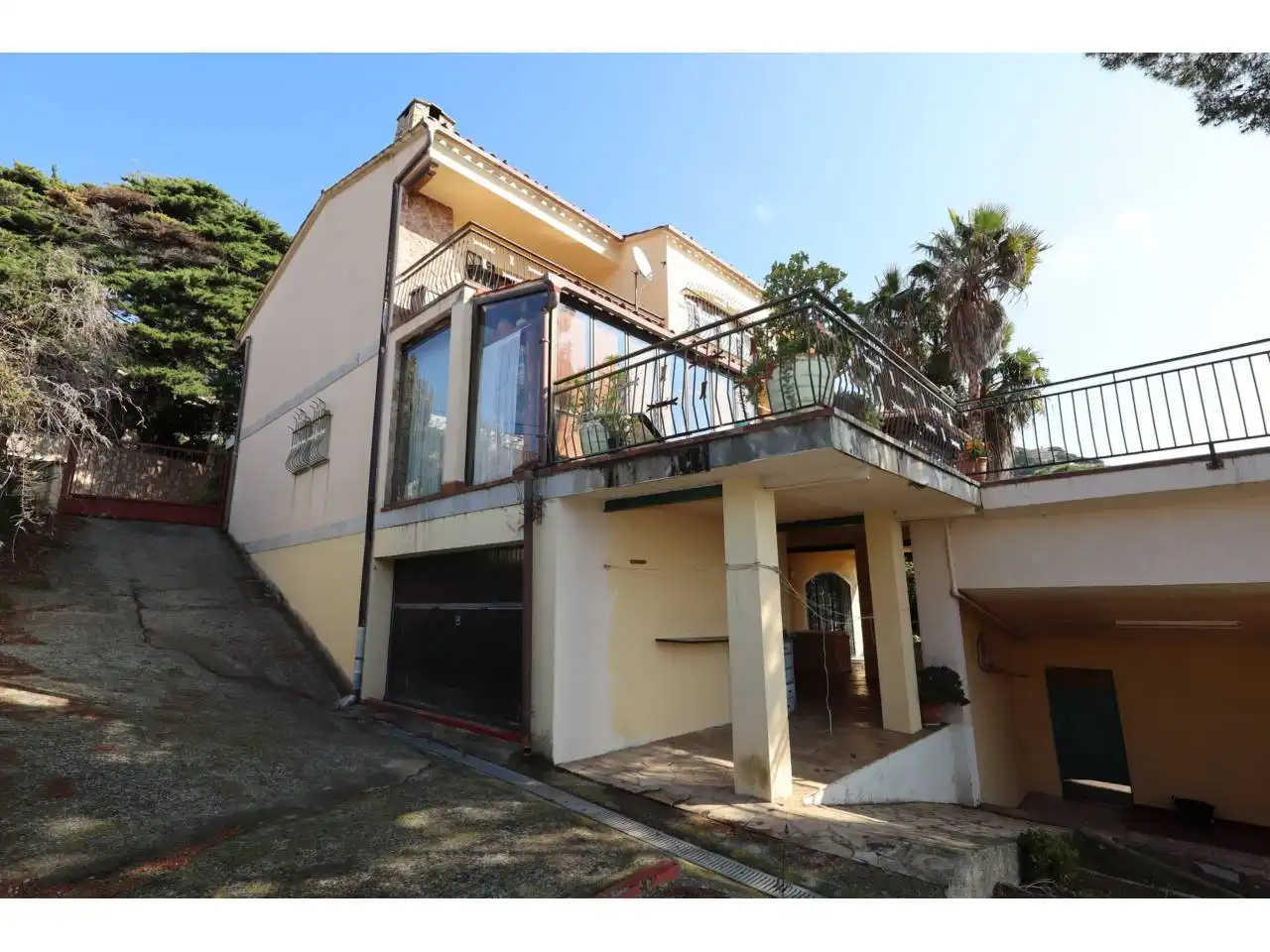 Vista exterior de Casa o xalet en venda en Lloret de Mar amb Calefacció, Jardí privat i Terrassa