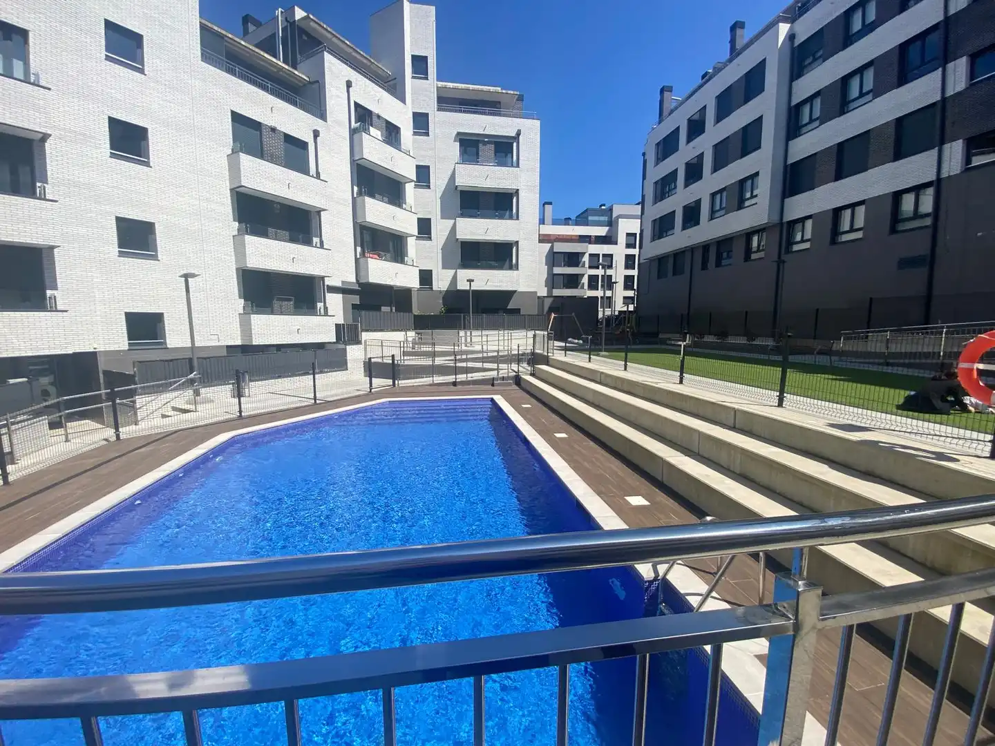 Piscina de Piso en venta en Castro-Urdiales con Calefacción, Jardín privado y Terraza