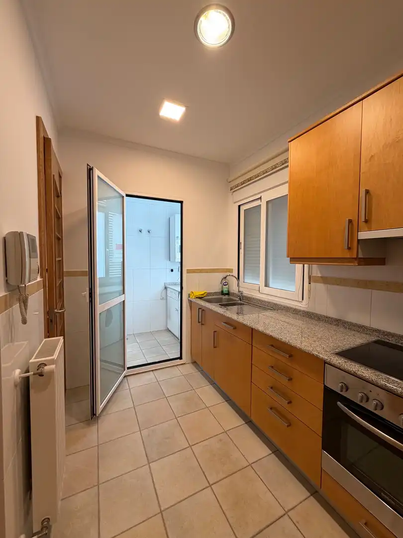 Cuina de Apartament de lloguer en Lugo amb Calefacció, Traster i Moblat