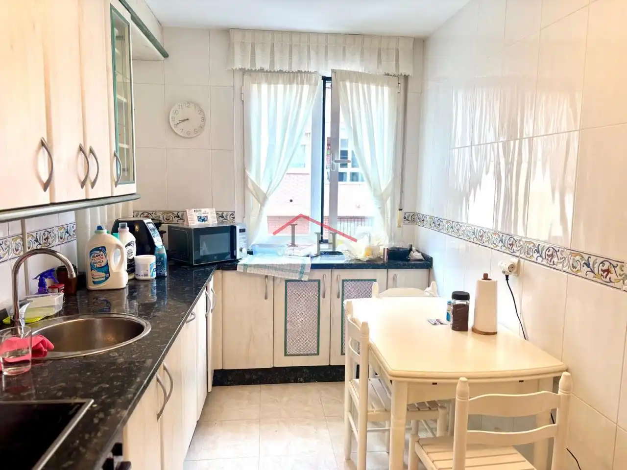 Cocina de Apartamento en venta en León Capital  con Calefacción, Parquet y Terraza